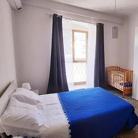Апартаменты Ferry House Two Специя Экстерьер фото